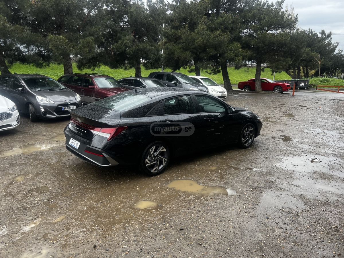 Hyundai Elantra - фото 8