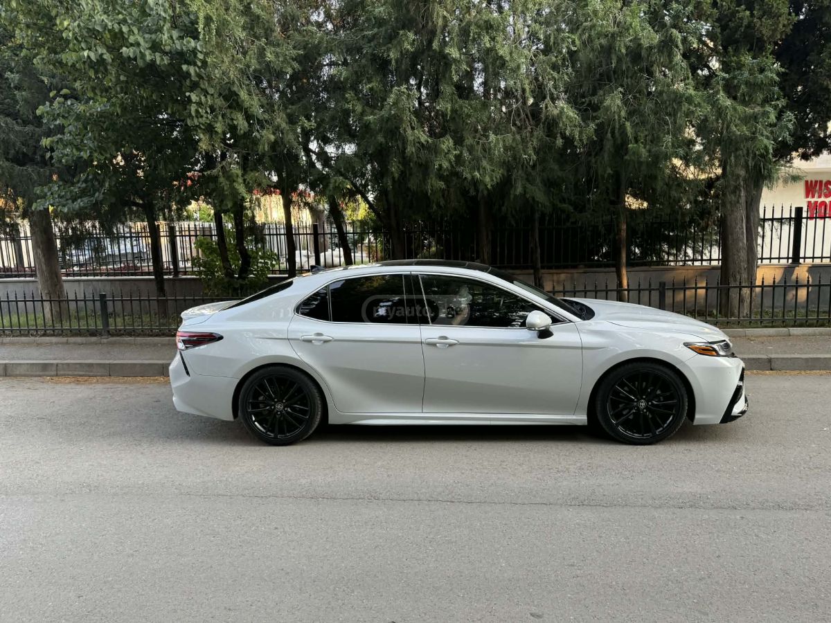 Toyota Camry - фото 2