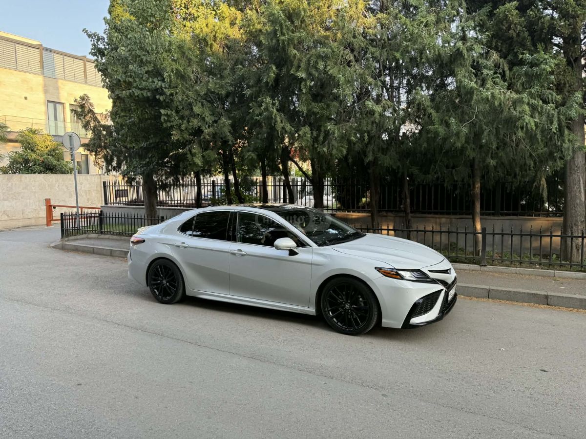 Toyota Camry - фото 3