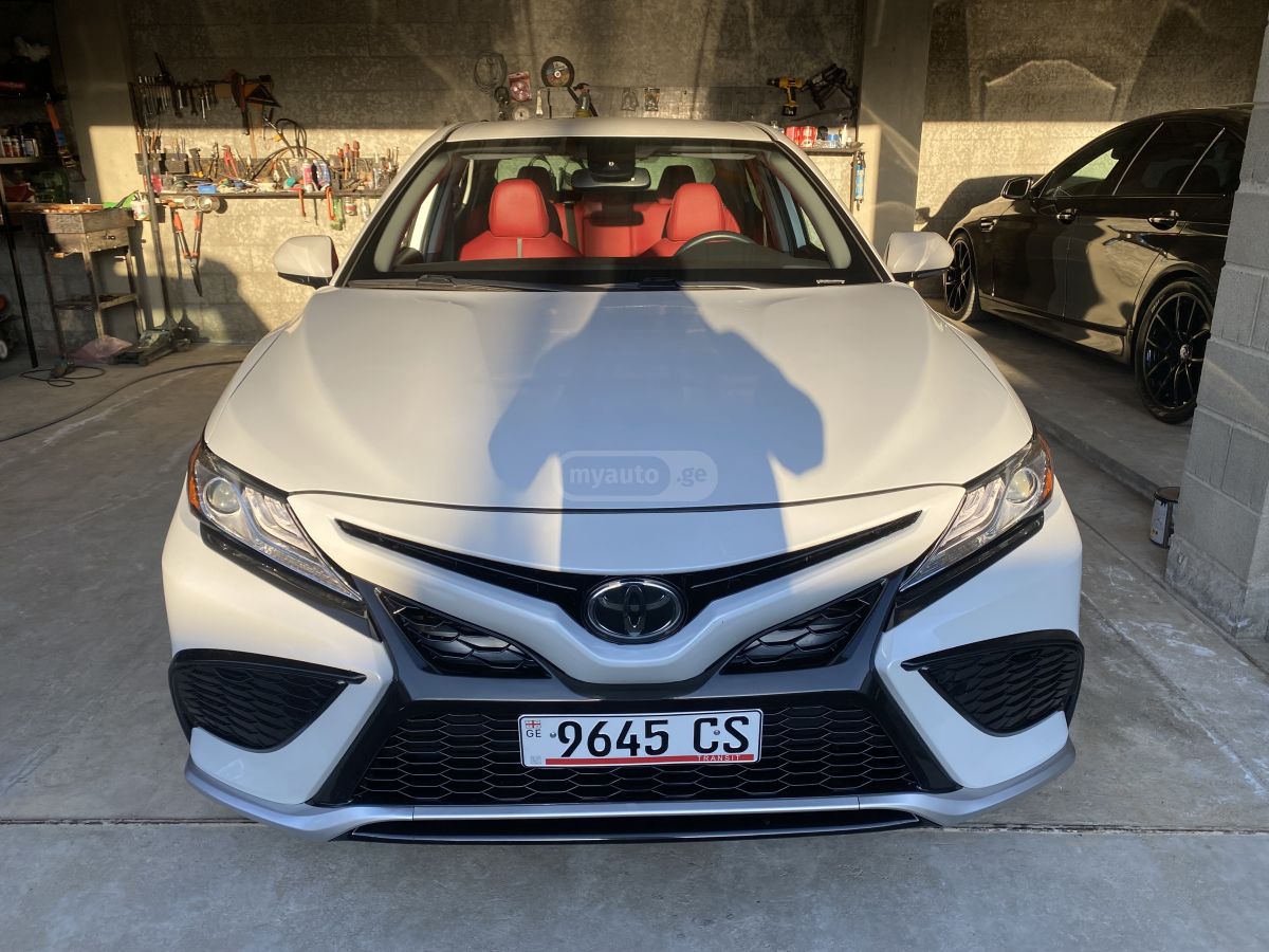 Toyota Camry - фото 3