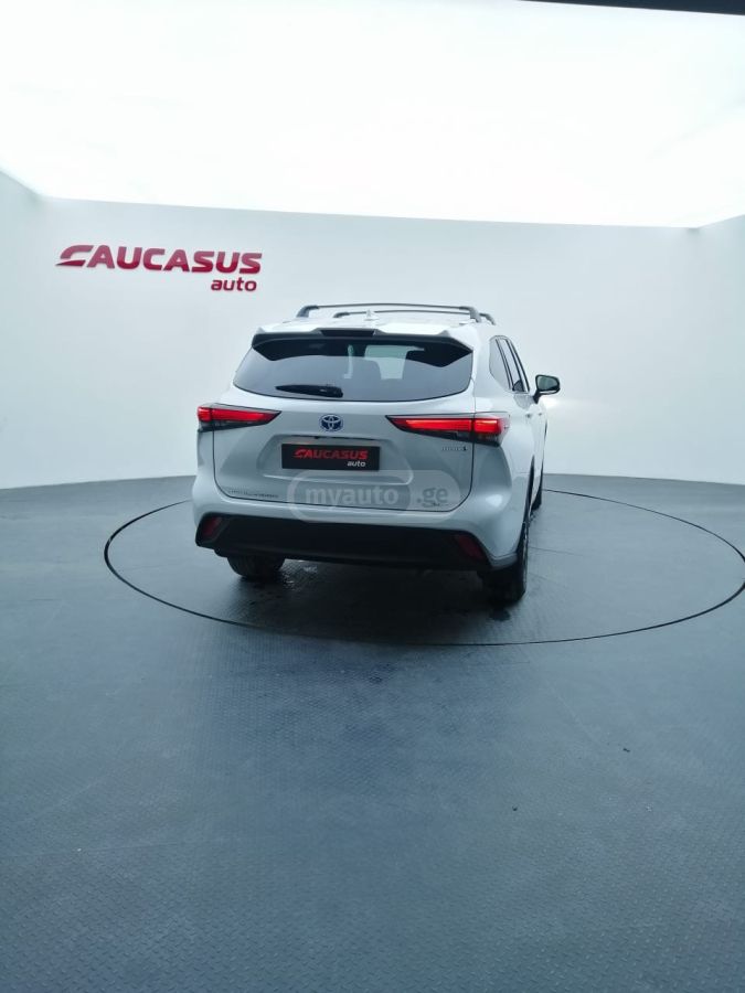 Toyota Highlander - фото 3