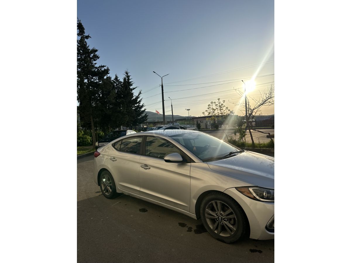 Hyundai Elantra - фото 3