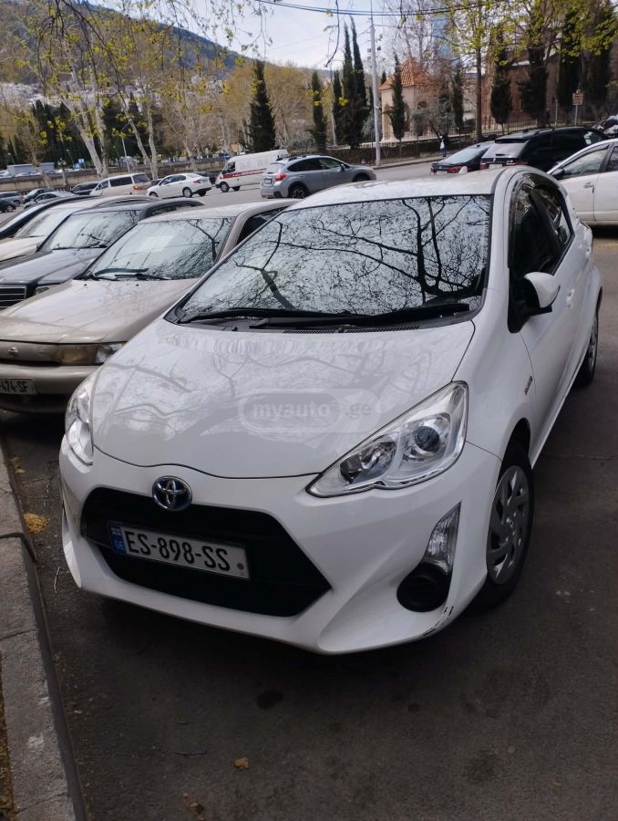 Toyota Aqua - фото 1