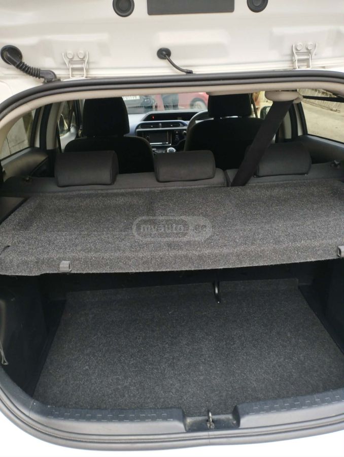 Toyota Aqua - фото 6