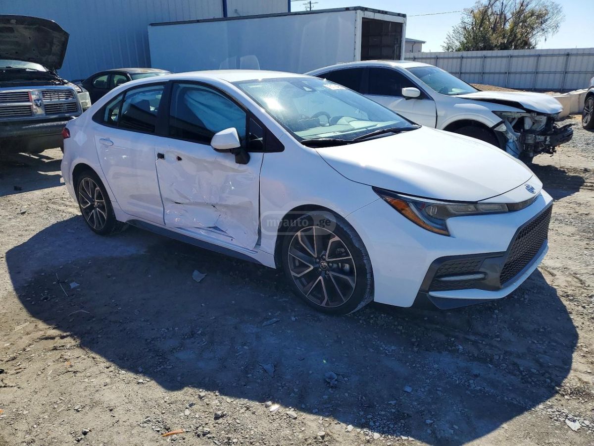 Toyota SE 4dr Sedan CVT — миниатюра 4