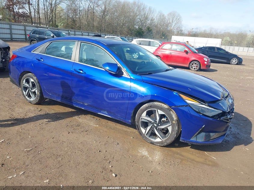 Hyundai Elantra - фото 1