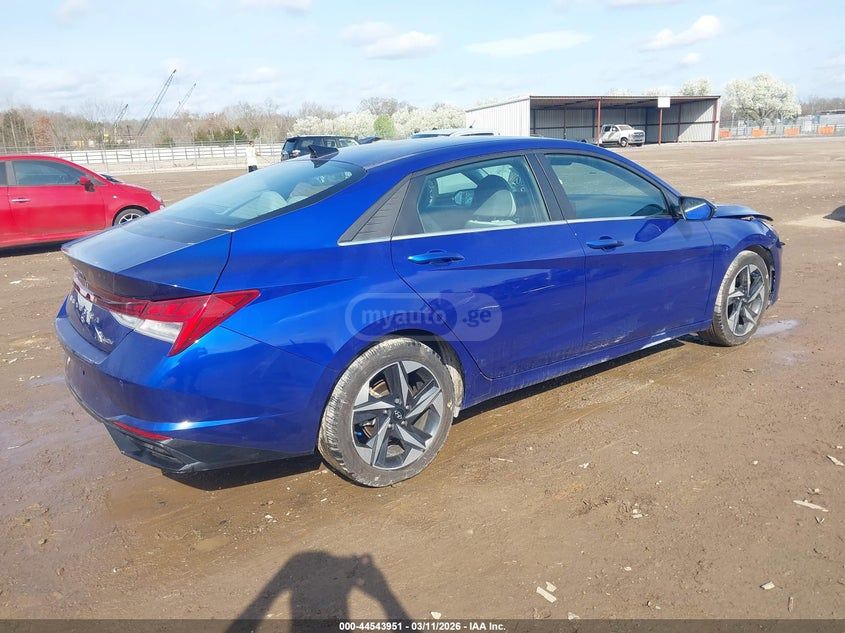 Hyundai Elantra - фото 4