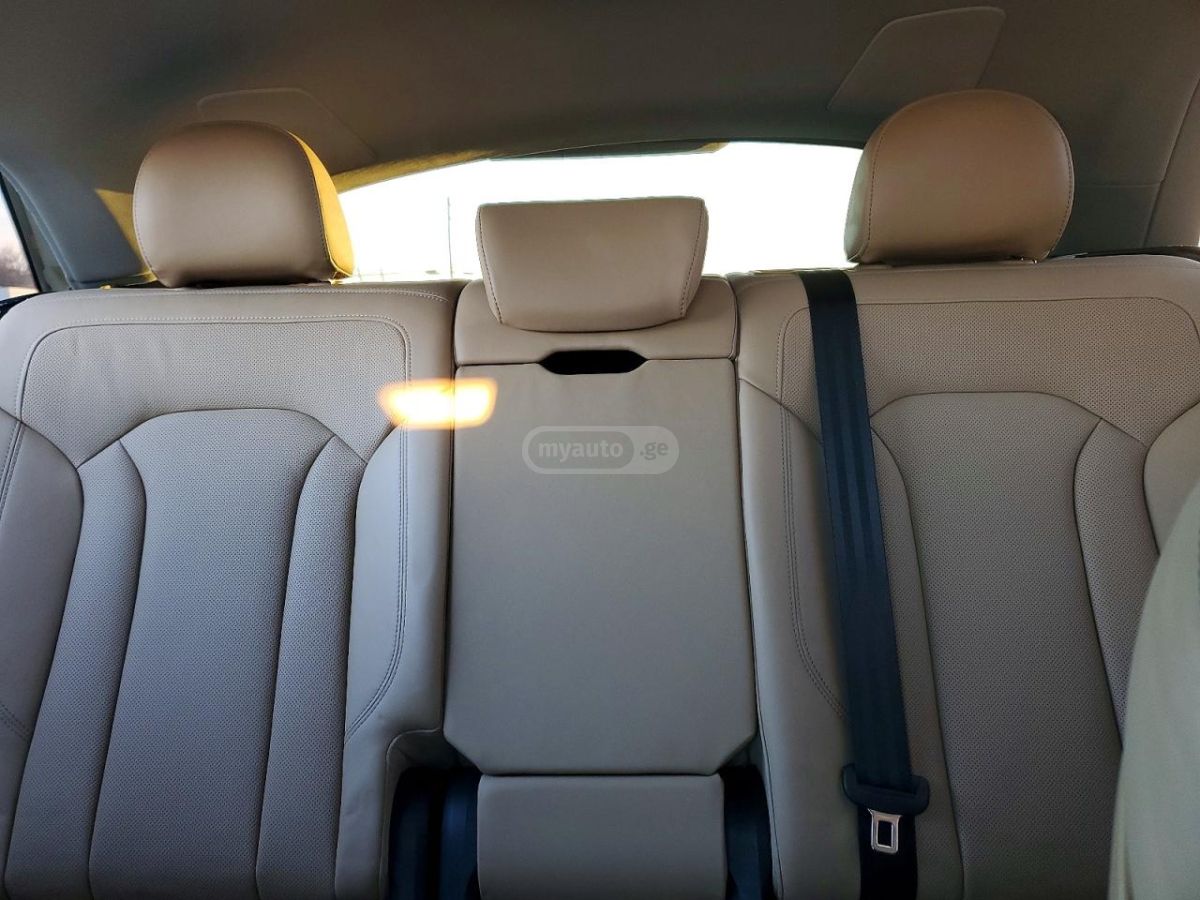 Audi Q8 - фото 6