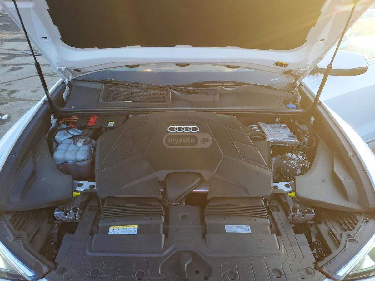 Audi Q8 - фото 7