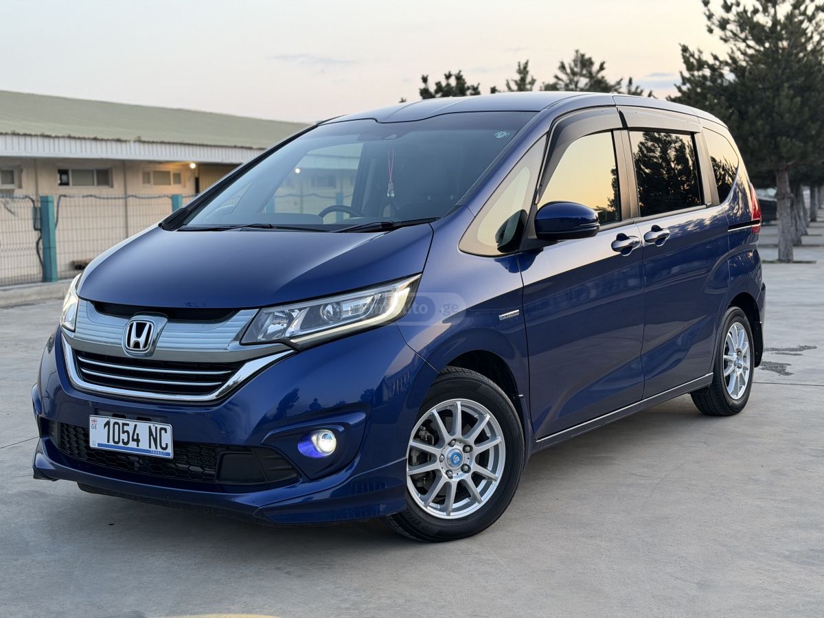 Honda Freed - фото 1