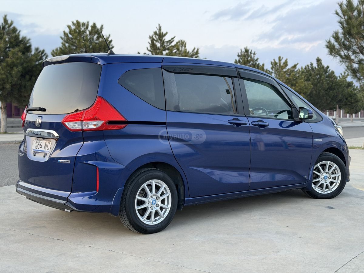 Honda Freed - фото 2