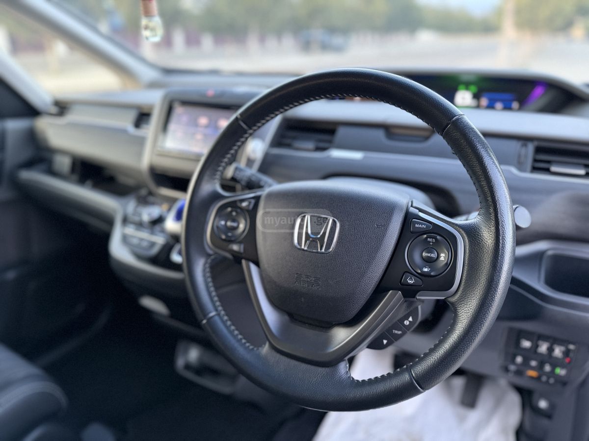 Honda Freed - фото 3