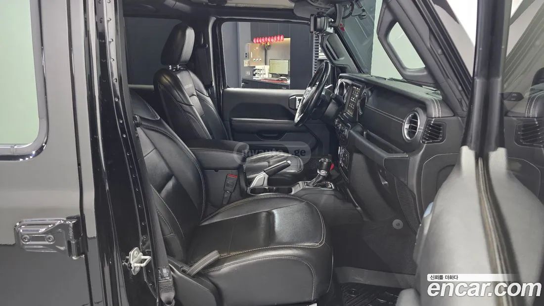 Jeep Wrangler - фото 11