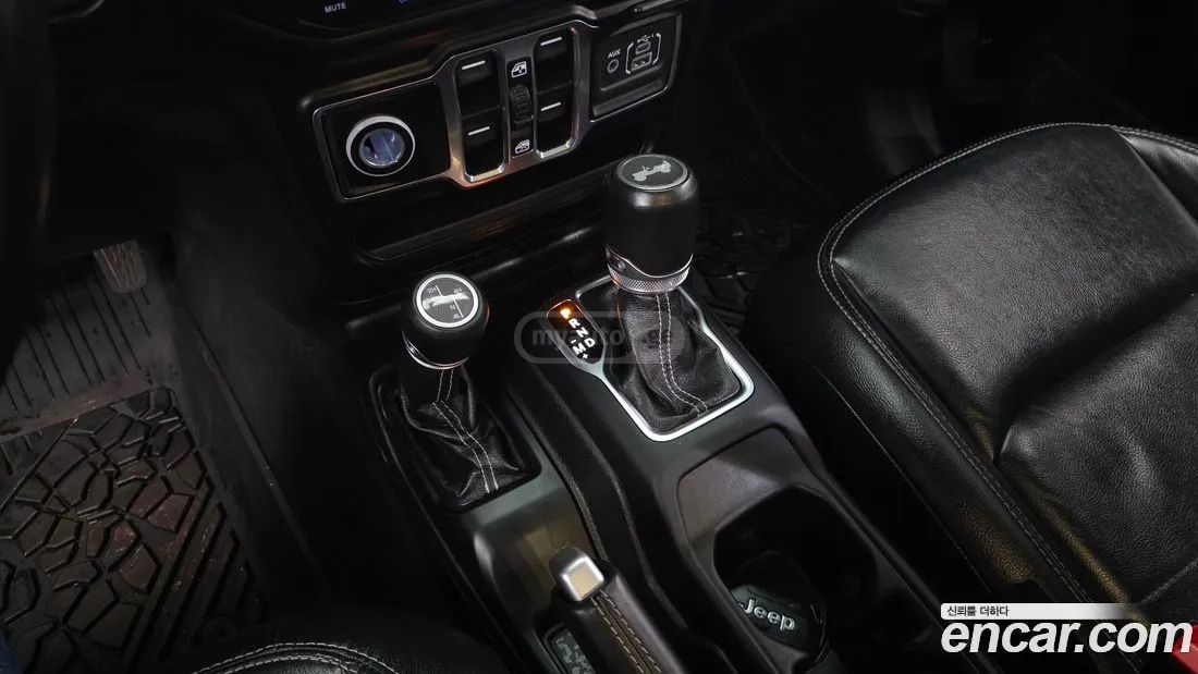 Jeep Wrangler - фото 9