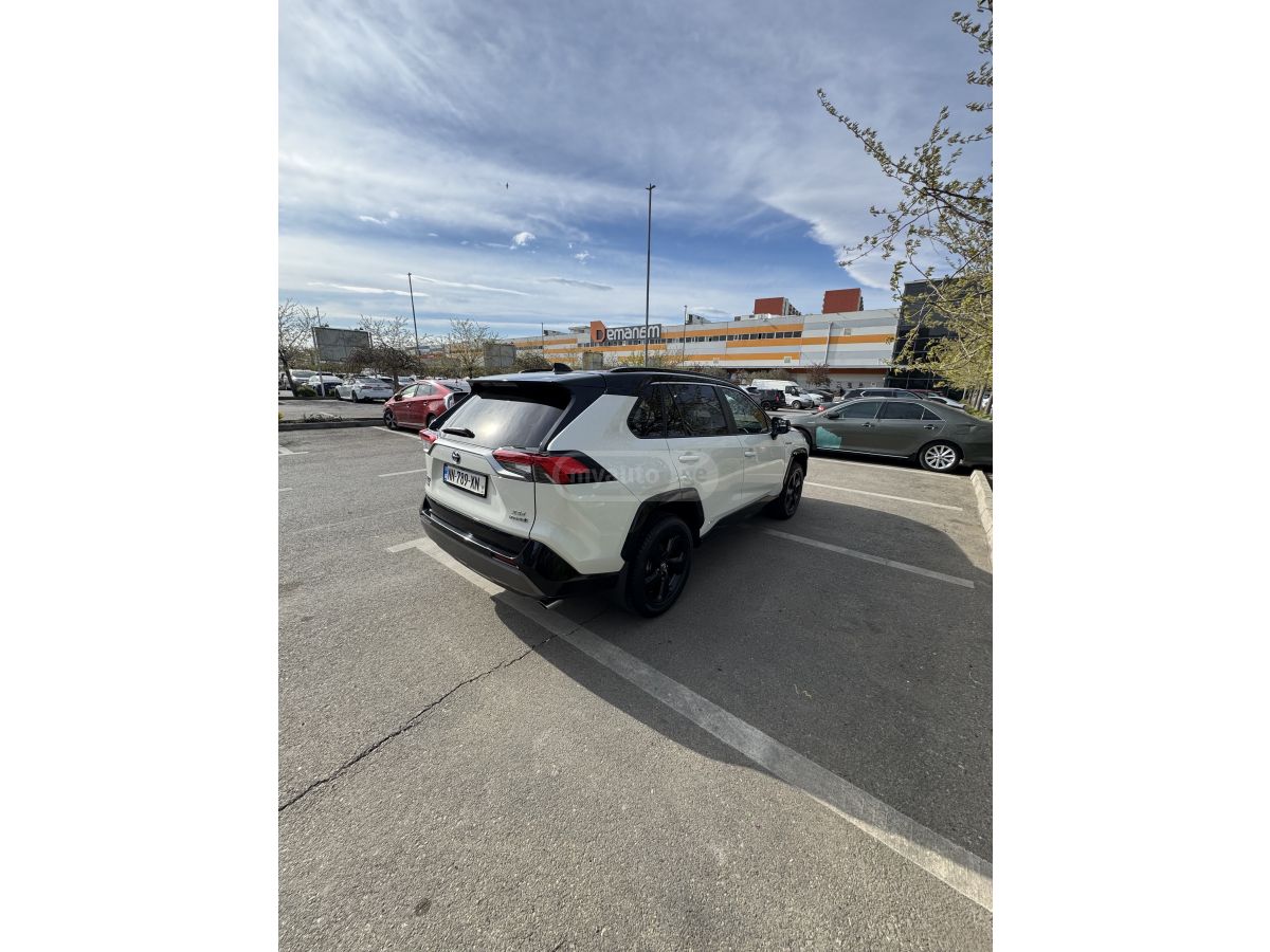 Toyota Rav 4 - фото 1