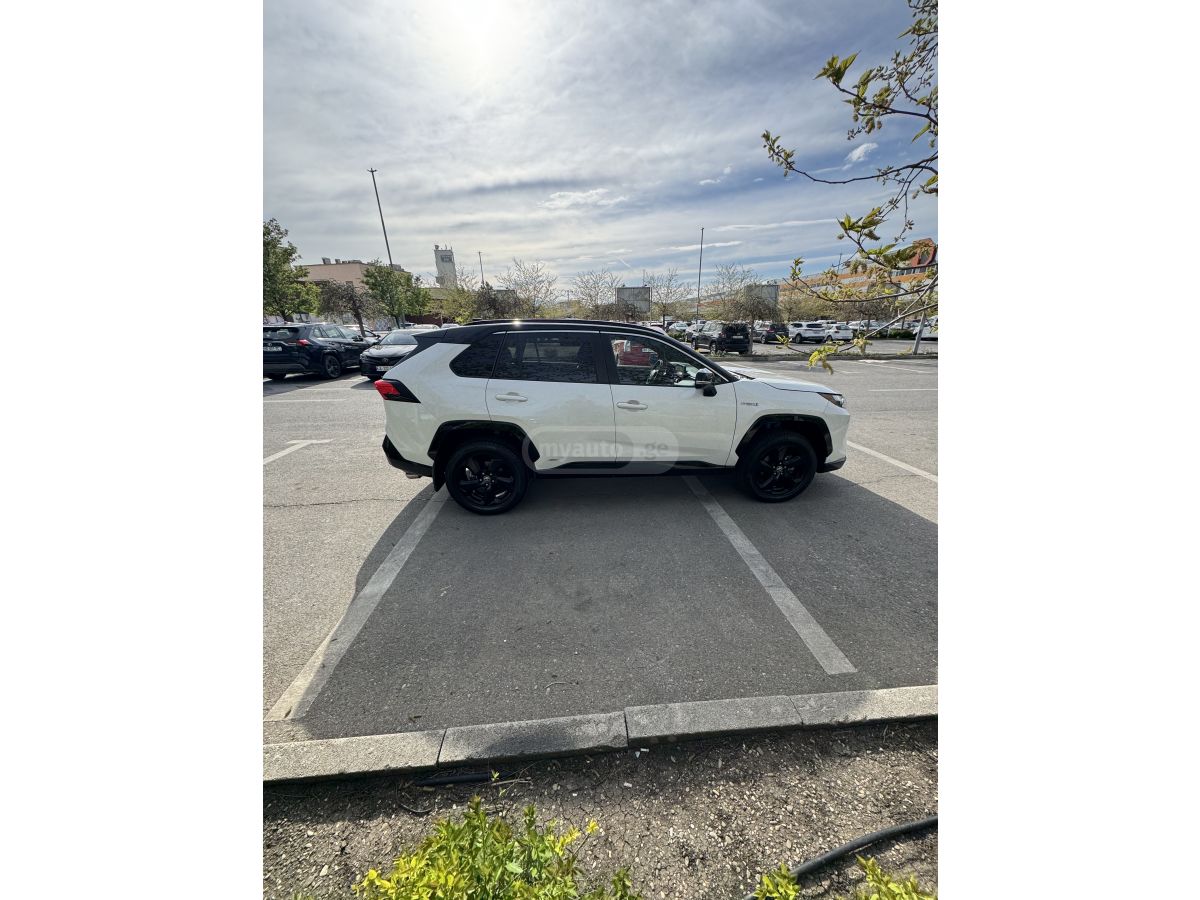 Toyota Rav 4 - фото 3