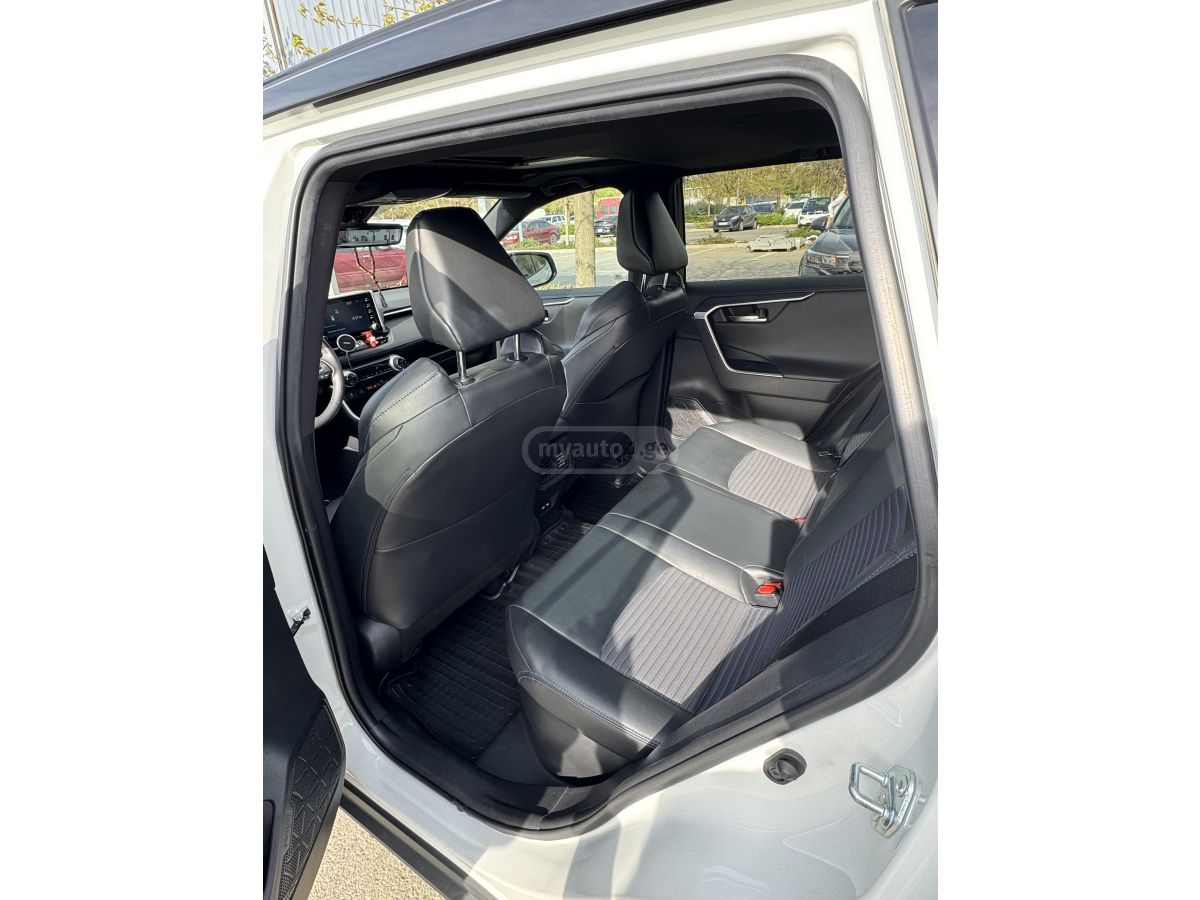 Toyota Rav 4 - фото 5