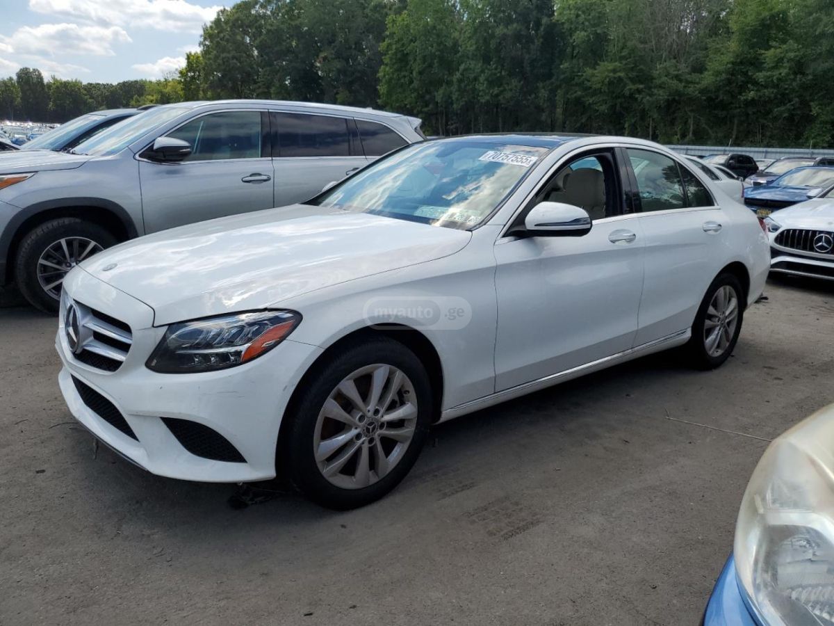 Mercedes-Benz C 300 - фото 1