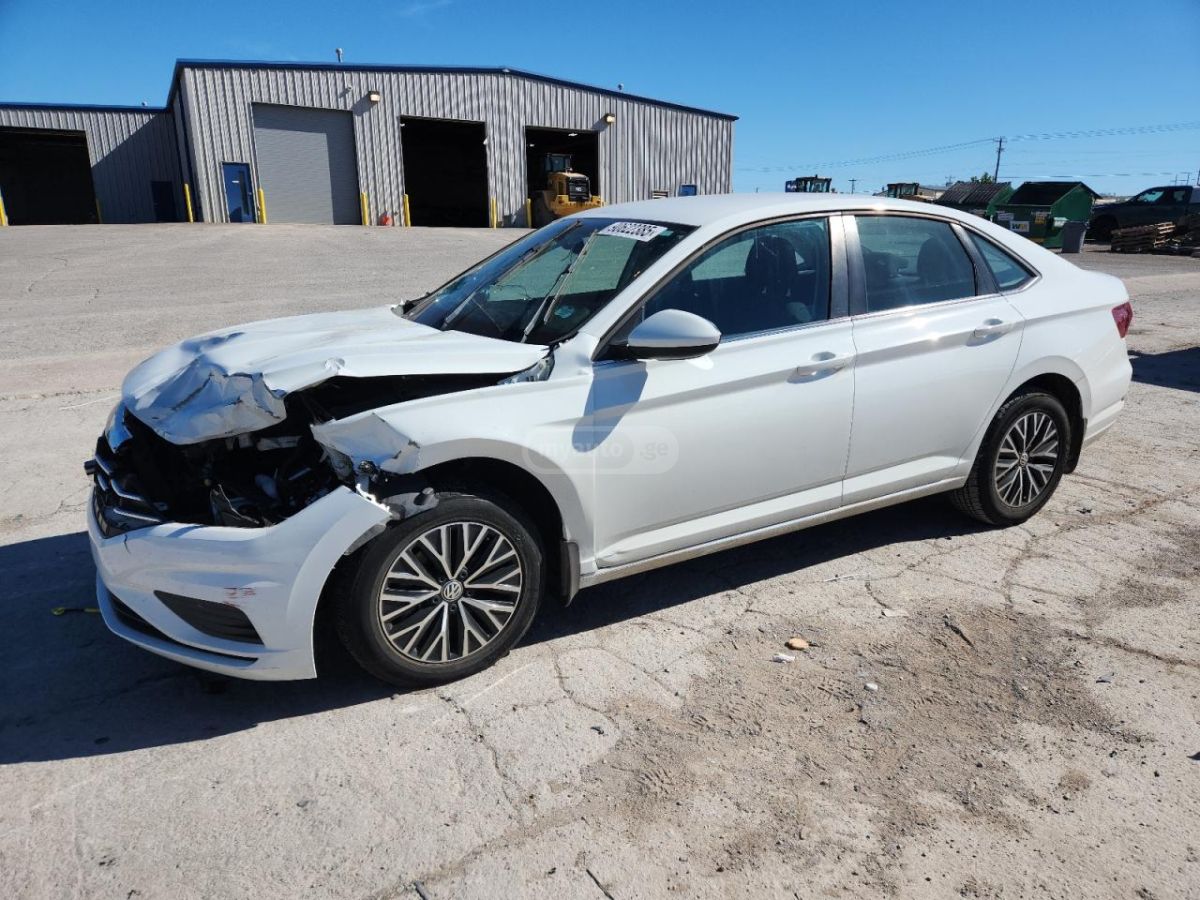 Volkswagen Jetta - фото 1