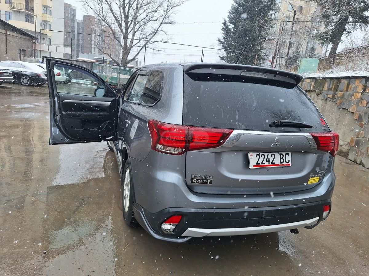 Mitsubishi Outlander - фото 4