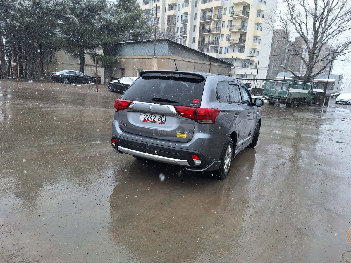 Mitsubishi Outlander - фото 6