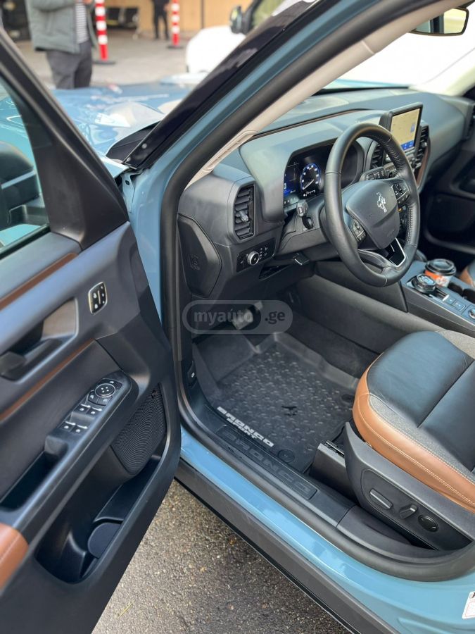 Ford Outer Banks 4dr 4x4 Automatic — миниатюра 10