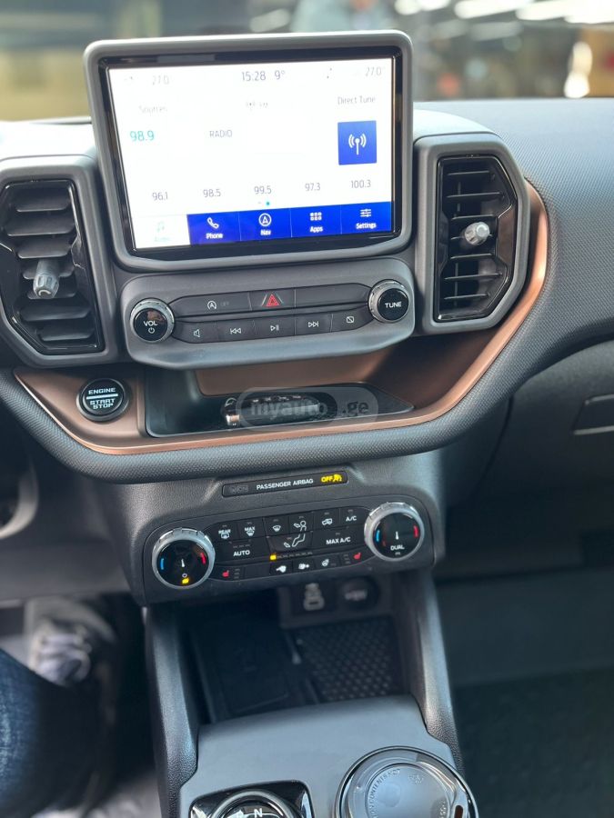 Ford Outer Banks 4dr 4x4 Automatic — миниатюра 12