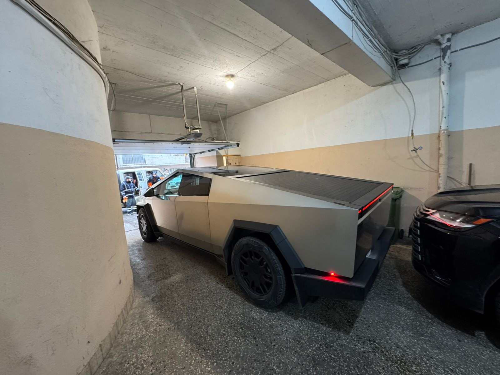 Tesla  — миниатюра 2