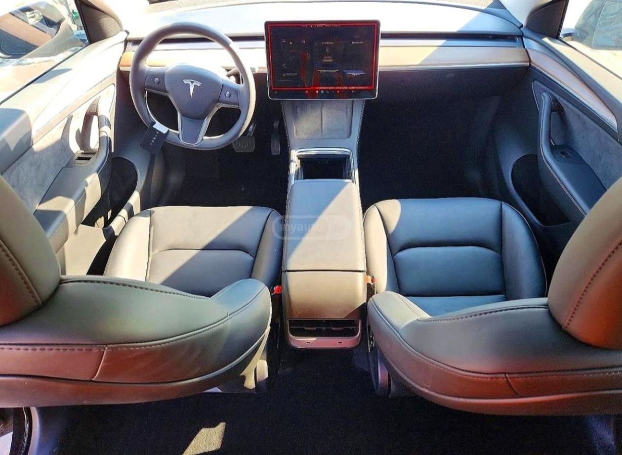 Tesla Model Y 2025 — миниатюра 10