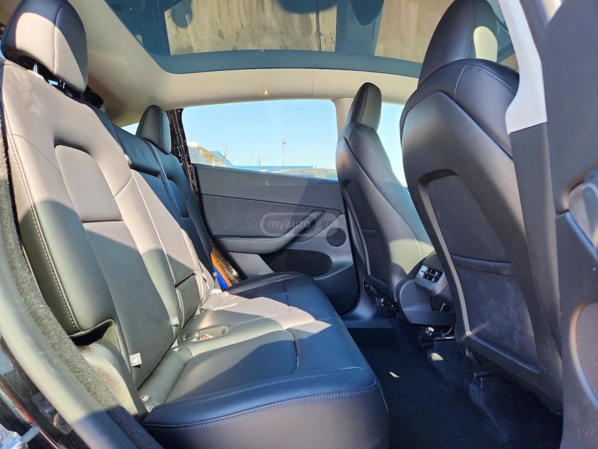 Tesla Model Y 2025 — миниатюра 11
