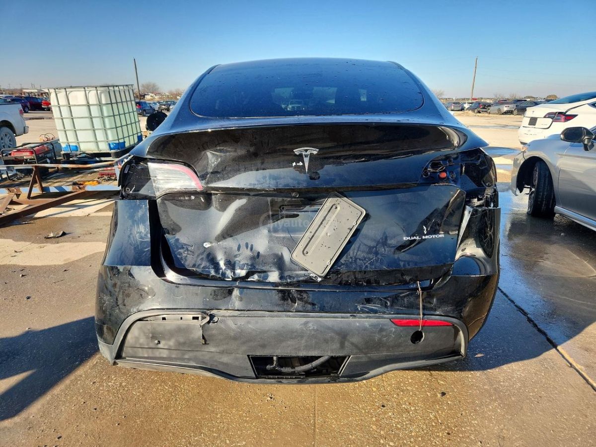 Tesla Model Y 2025 — миниатюра 3