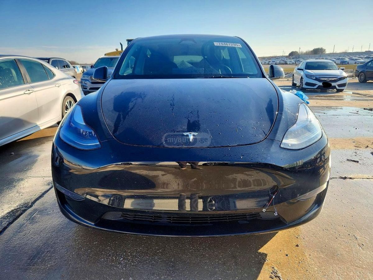 Tesla Model Y 2025 — миниатюра 4