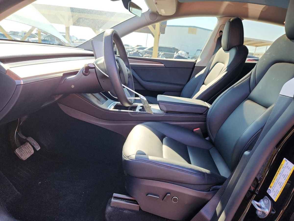 Tesla Model Y 2025 — миниатюра 7