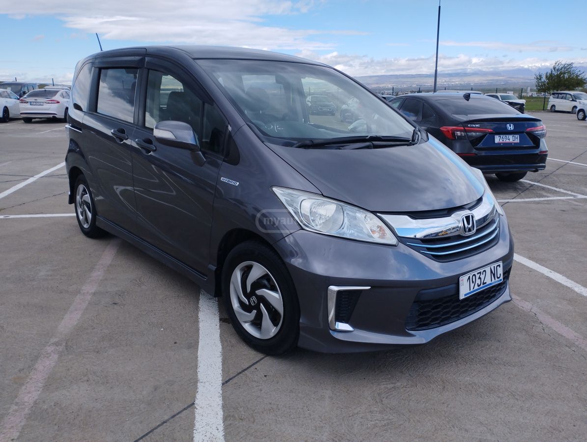 Honda Freed - фото 2