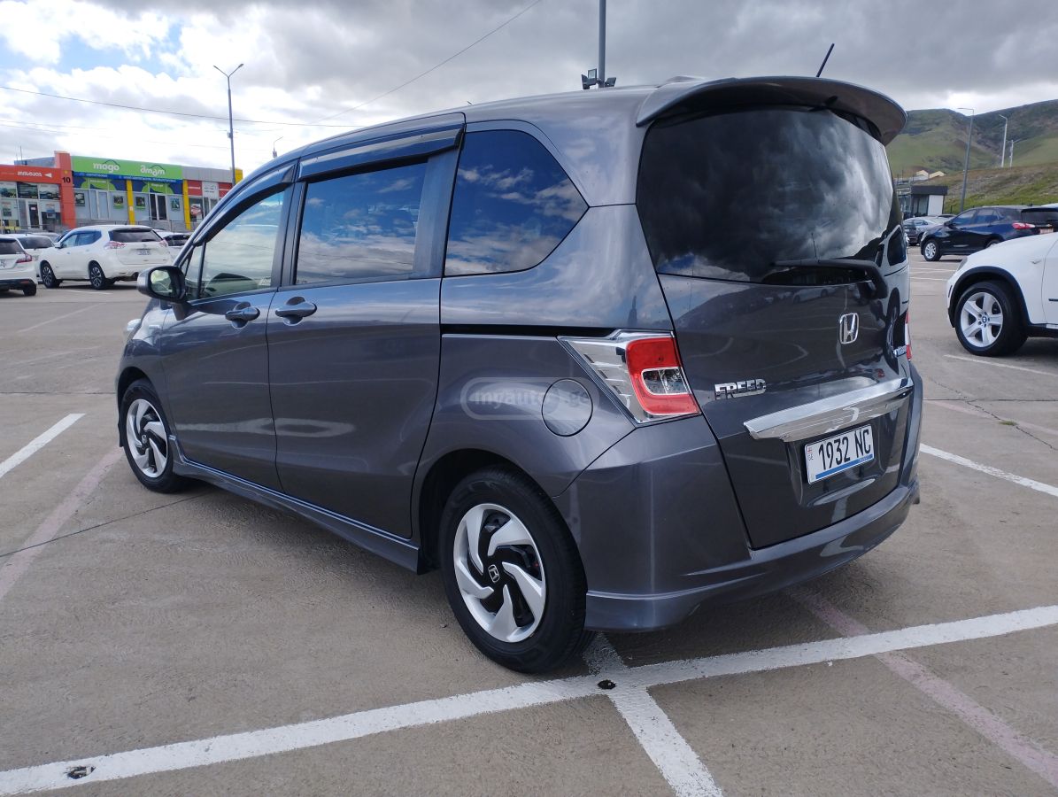 Honda Freed - фото 3