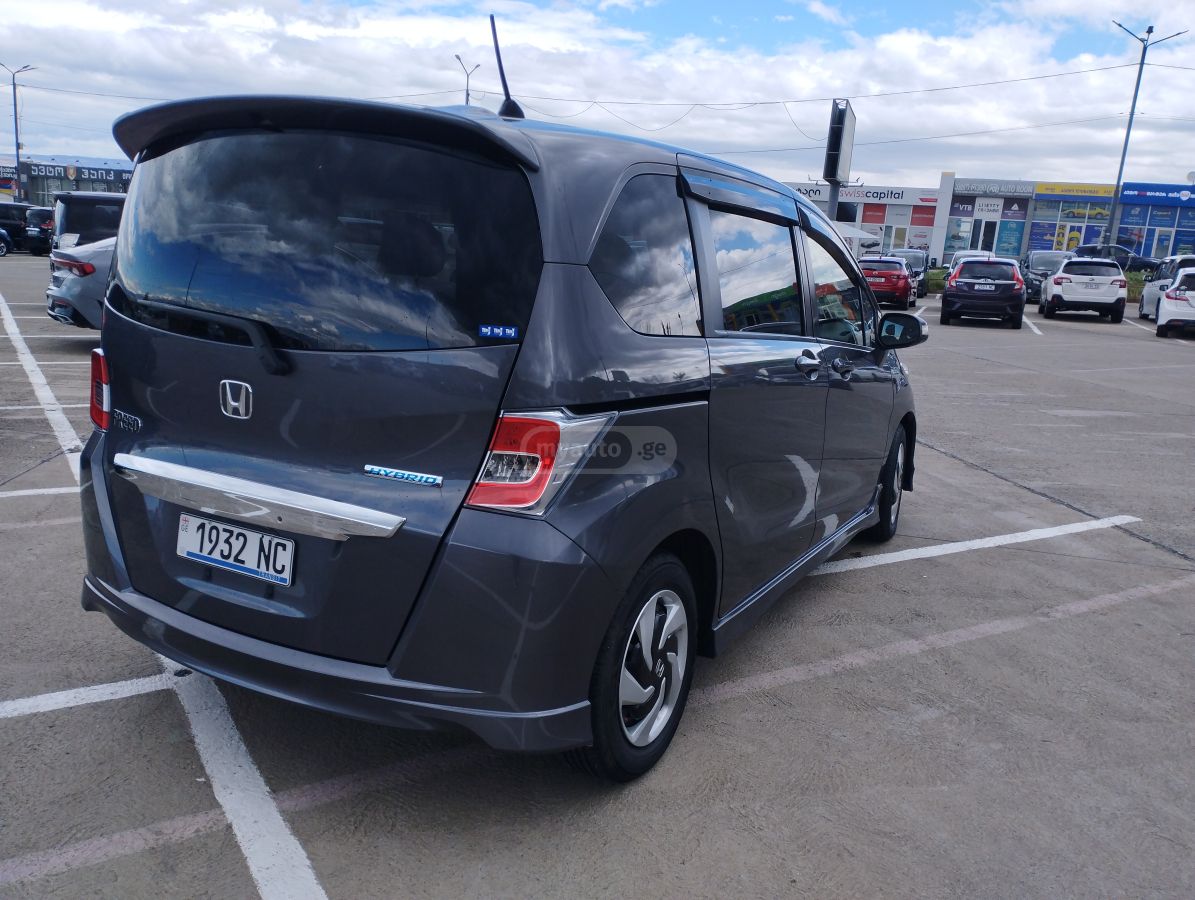 Honda Freed - фото 4