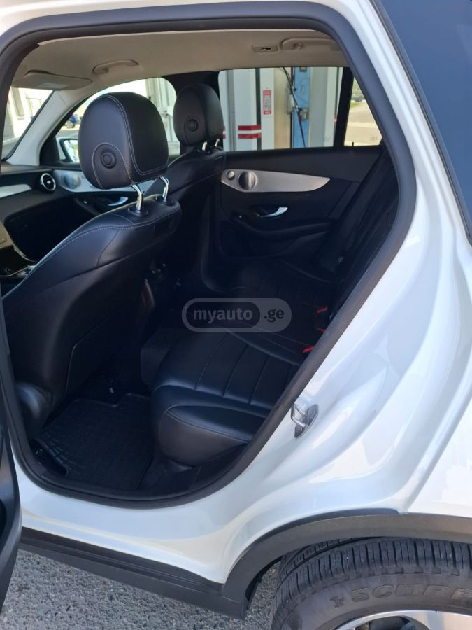 Mercedes-Benz GLC 300 - фото 7