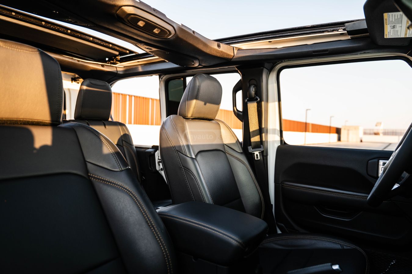 Jeep Wrangler - фото 13