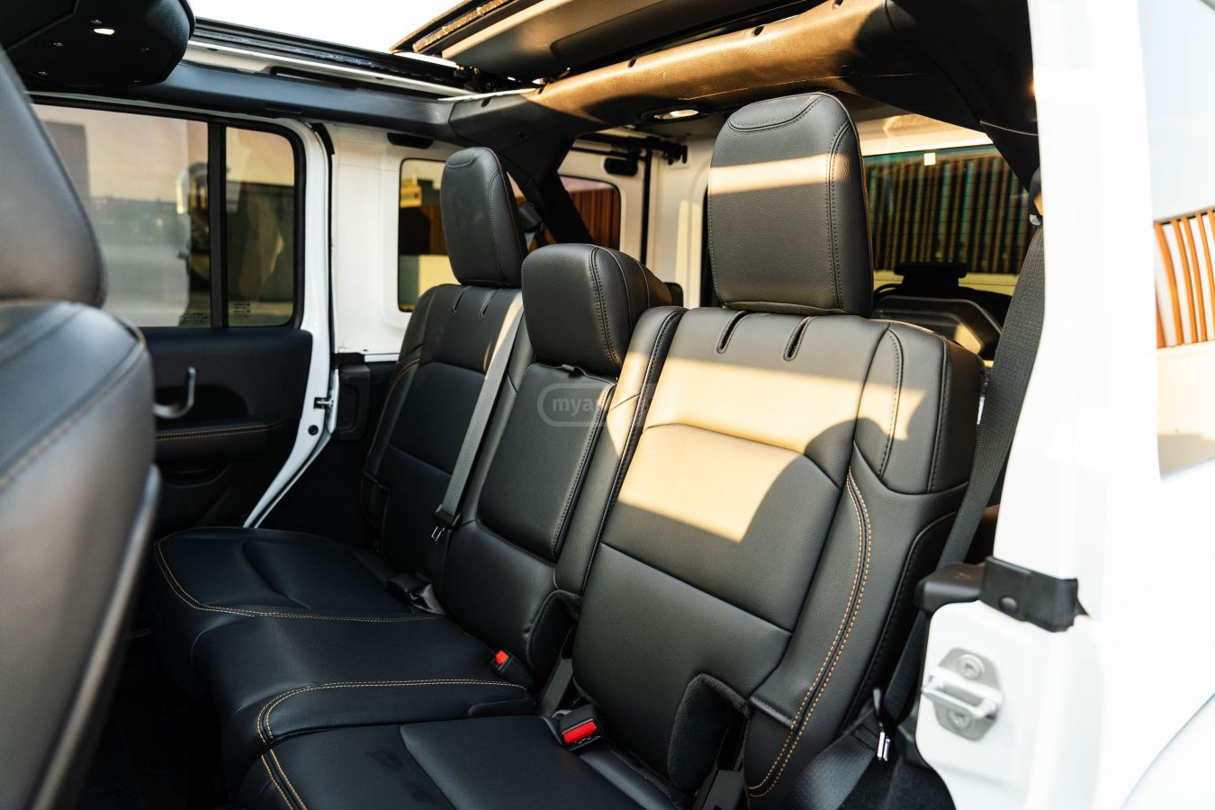 Jeep Wrangler - фото 14