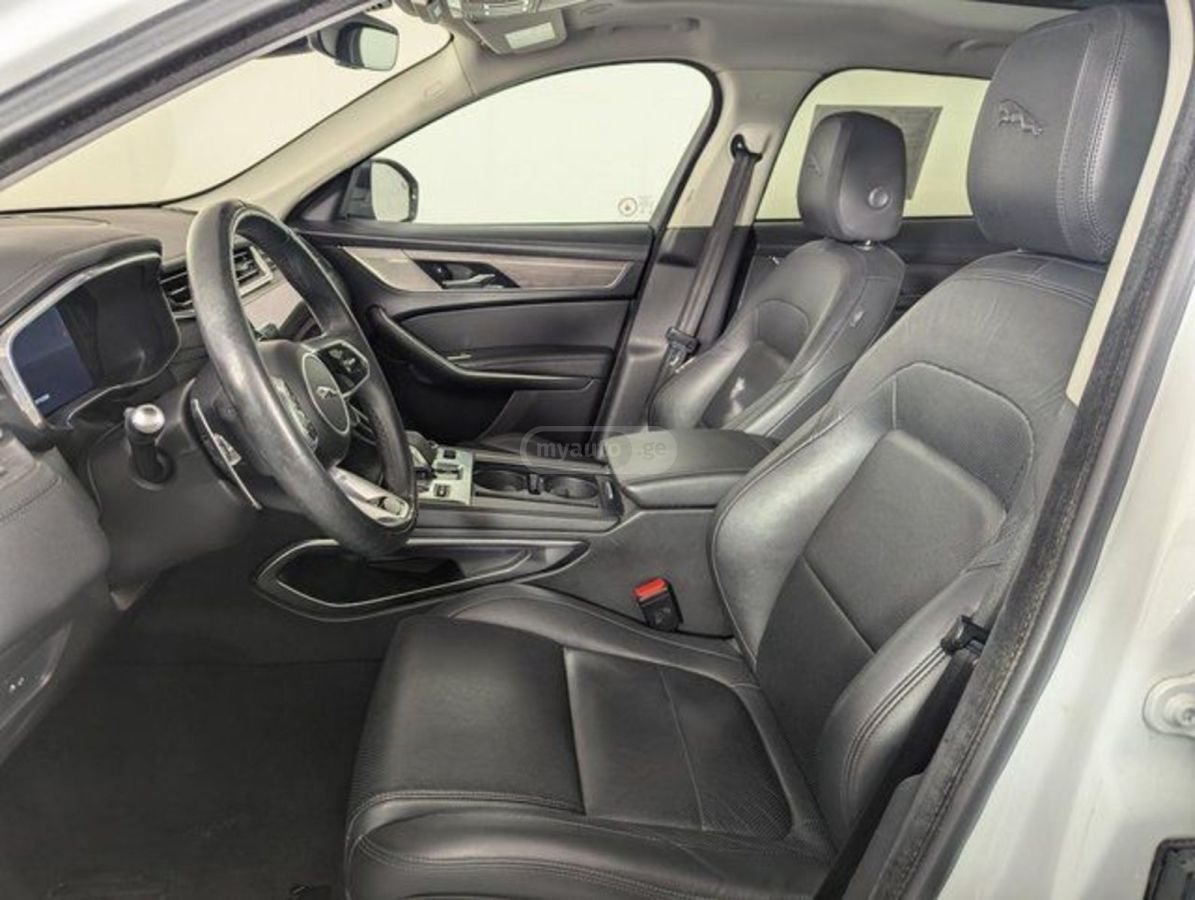 Jaguar F-Pace 2021 — миниатюра 9