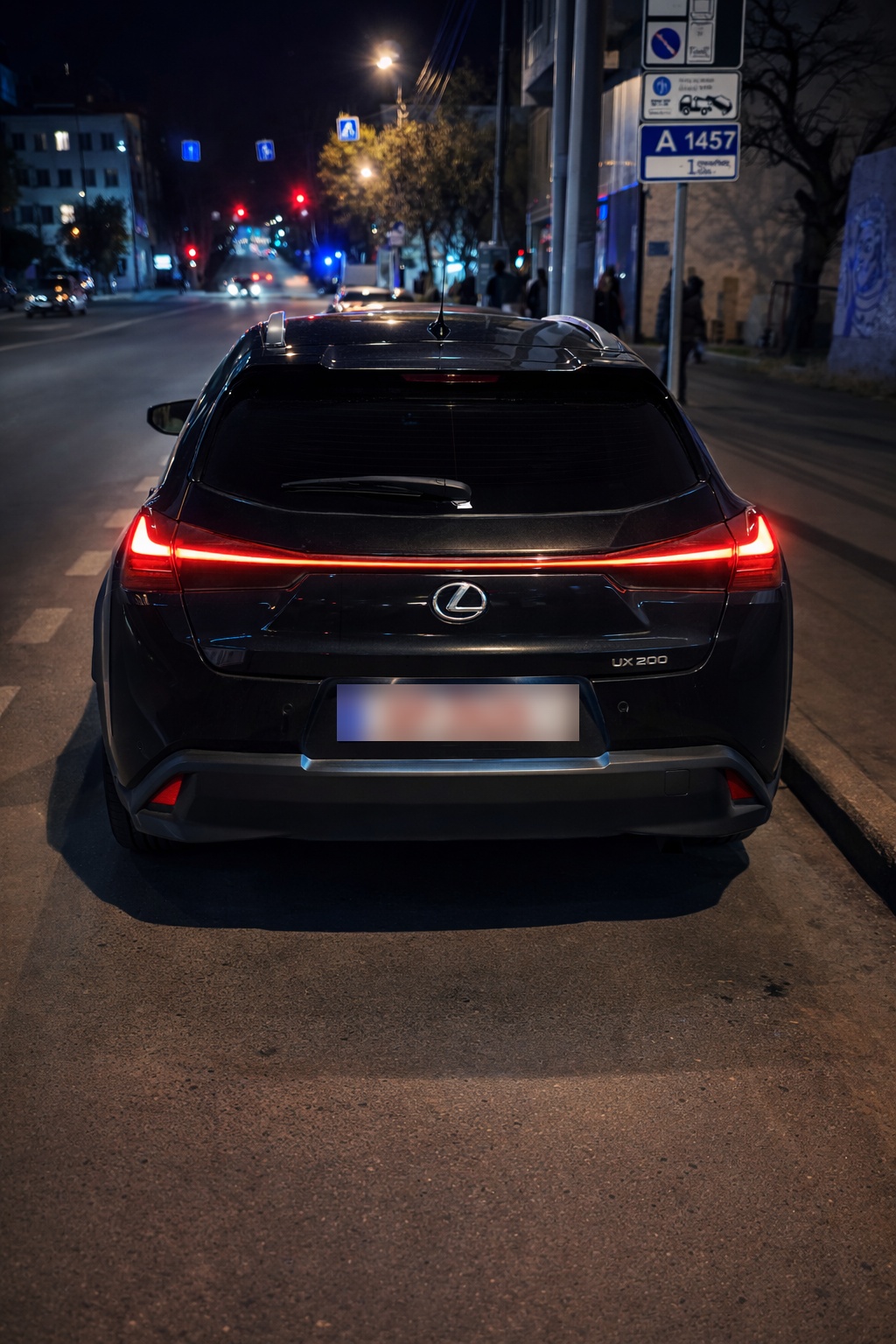 Lexus UX 200 - фото 1
