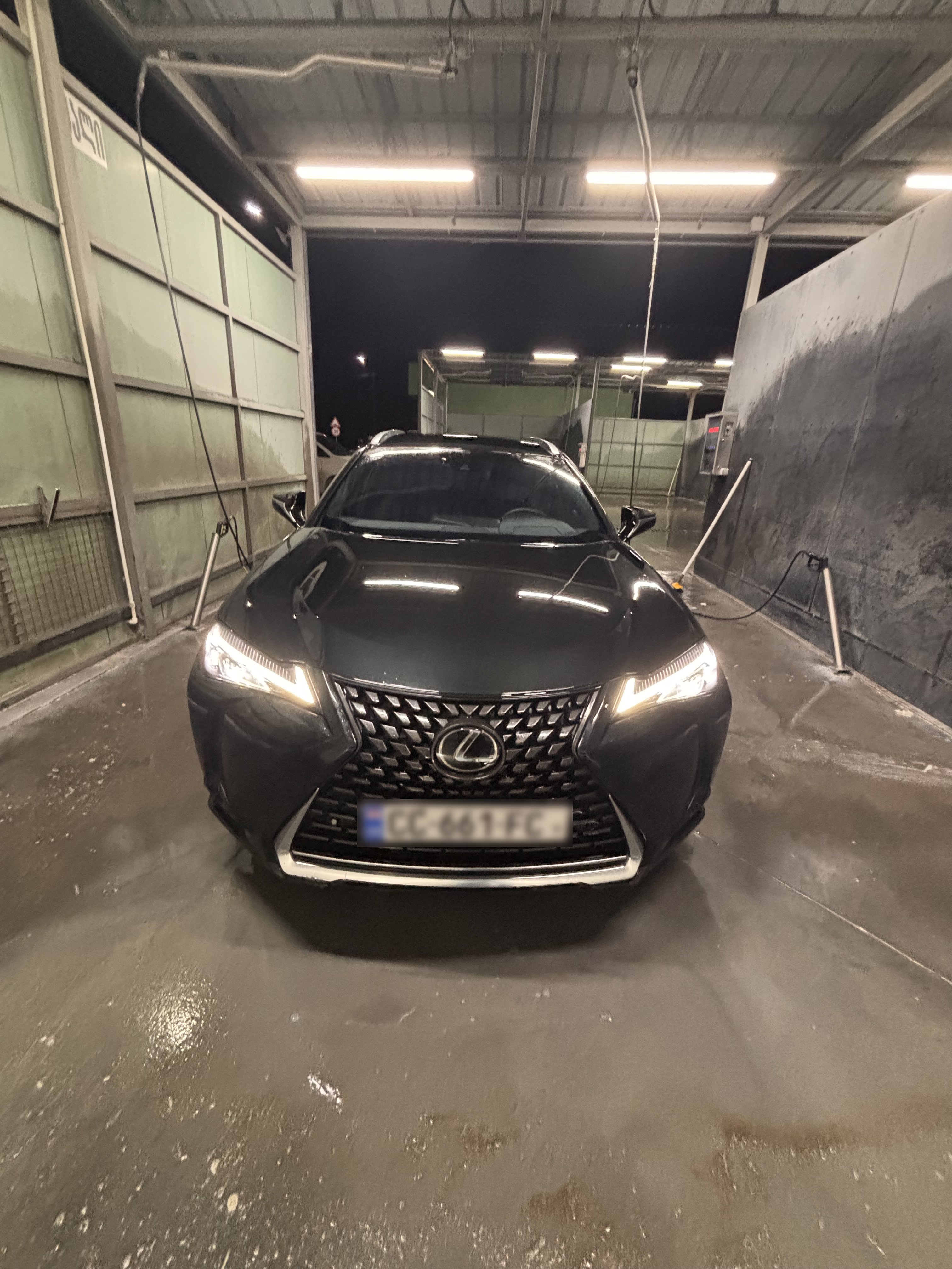 Lexus UX 200 - фото 2
