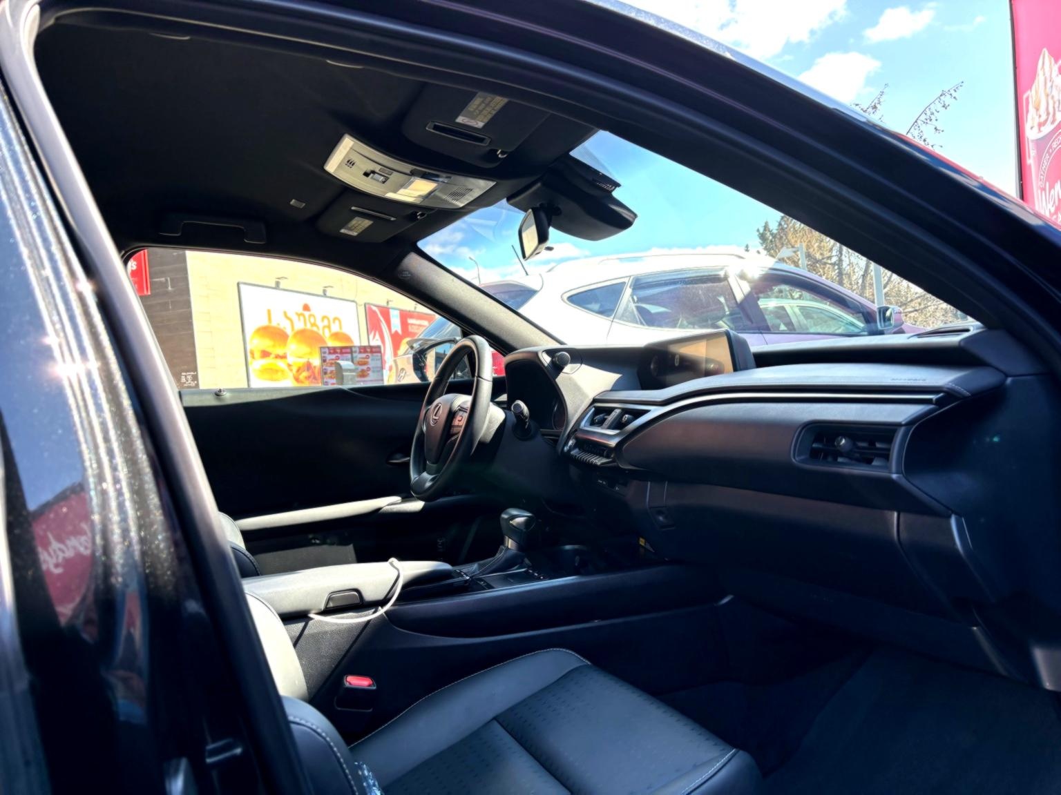 Lexus UX 200 - фото 3