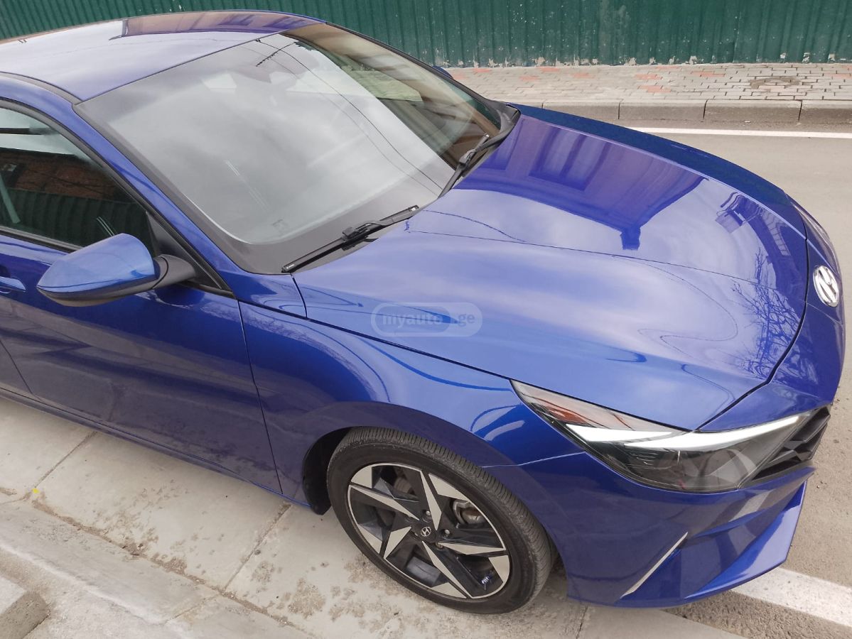 Hyundai Elantra - фото 1