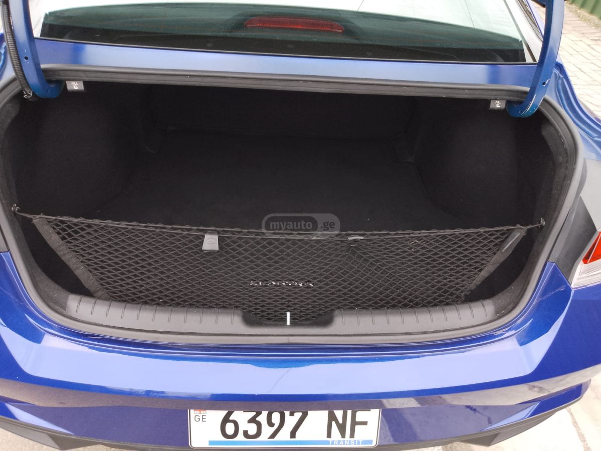 Hyundai Elantra - фото 3