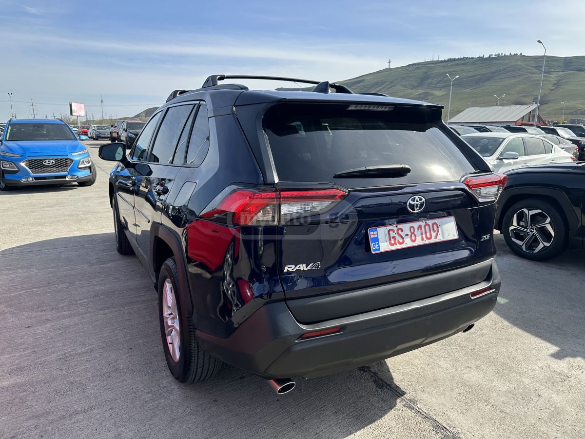 Toyota XLE — миниатюра 3