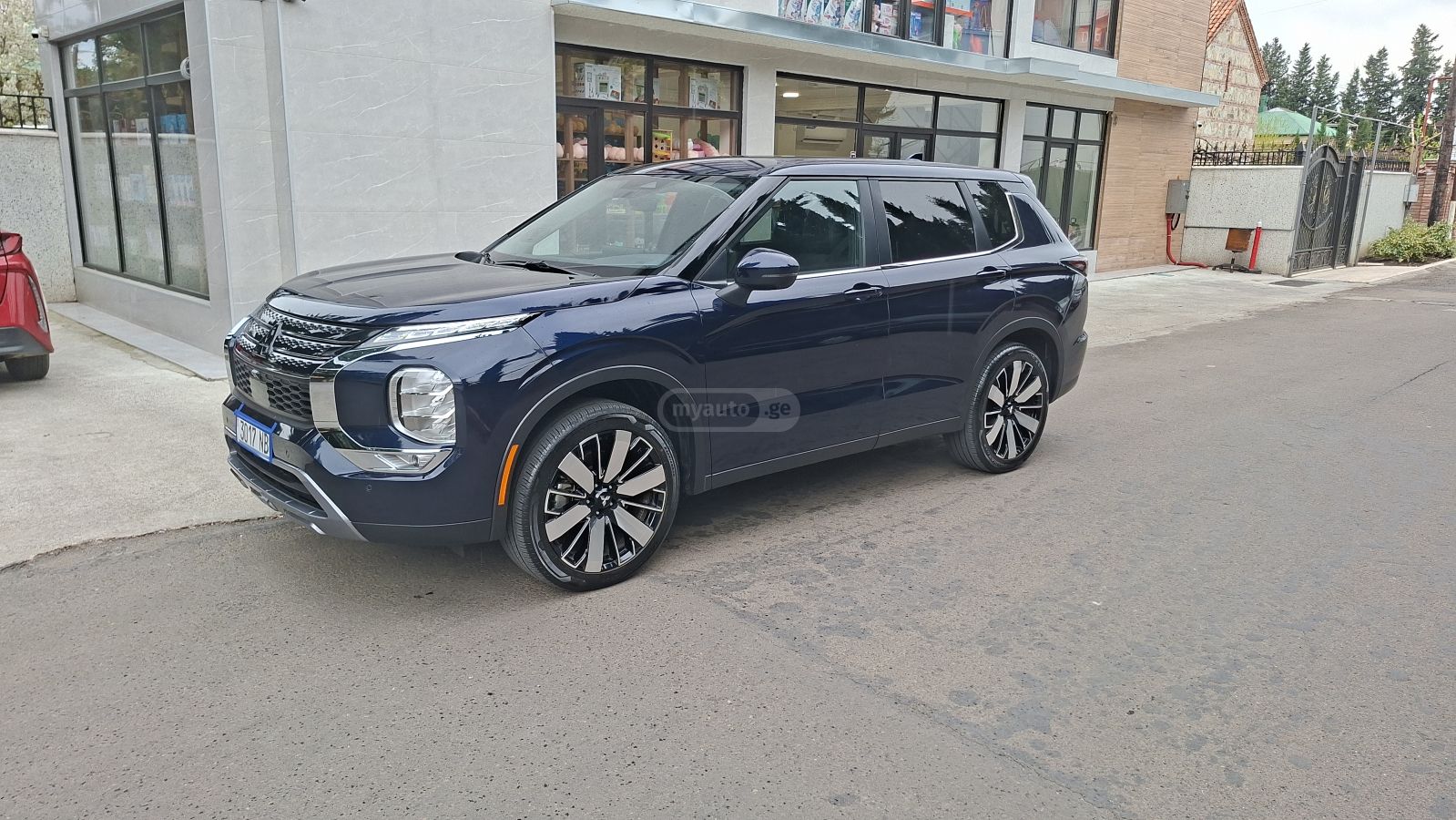 Mitsubishi Outlander - фото 1