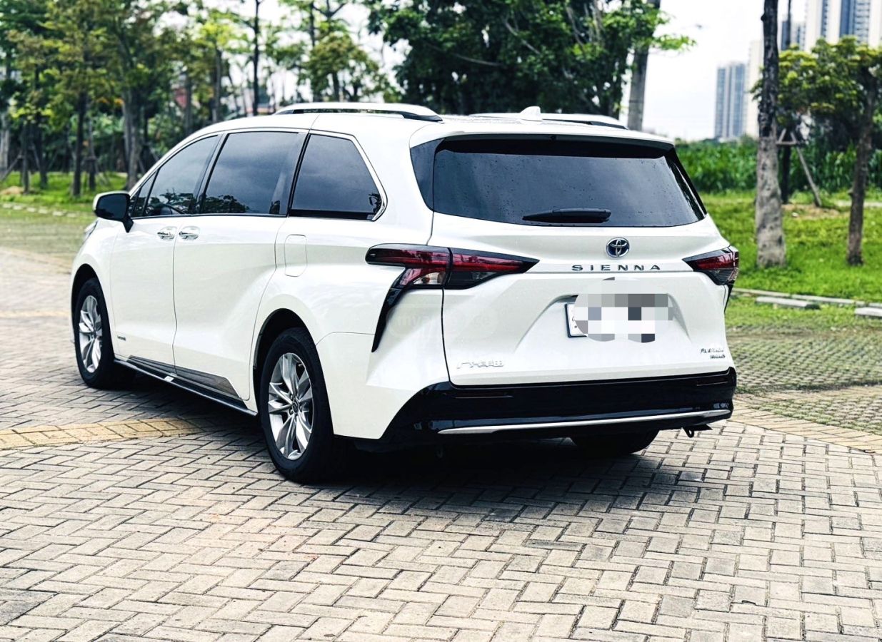 Toyota Sienna - фото 2