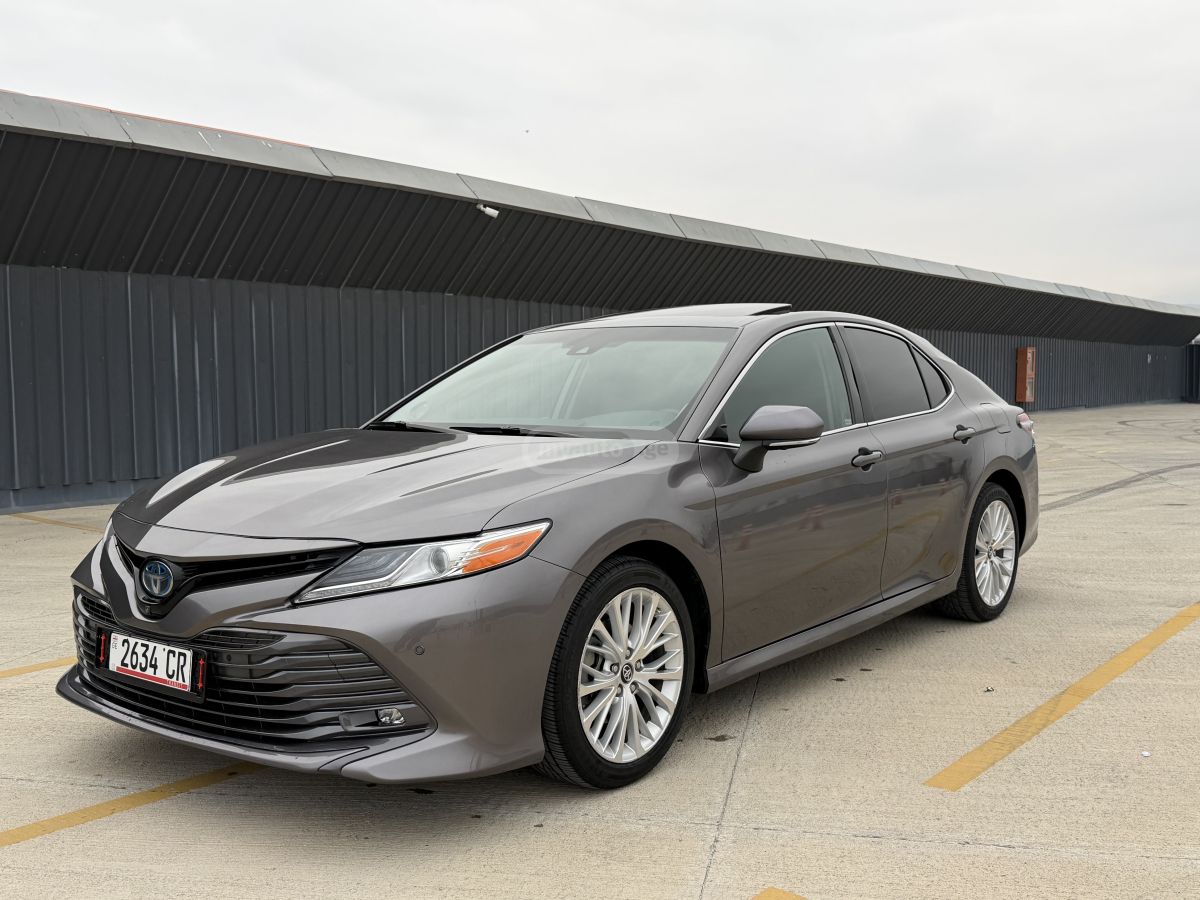 Toyota Camry - фото 2