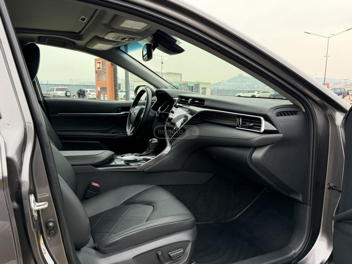 Toyota Camry - фото 6